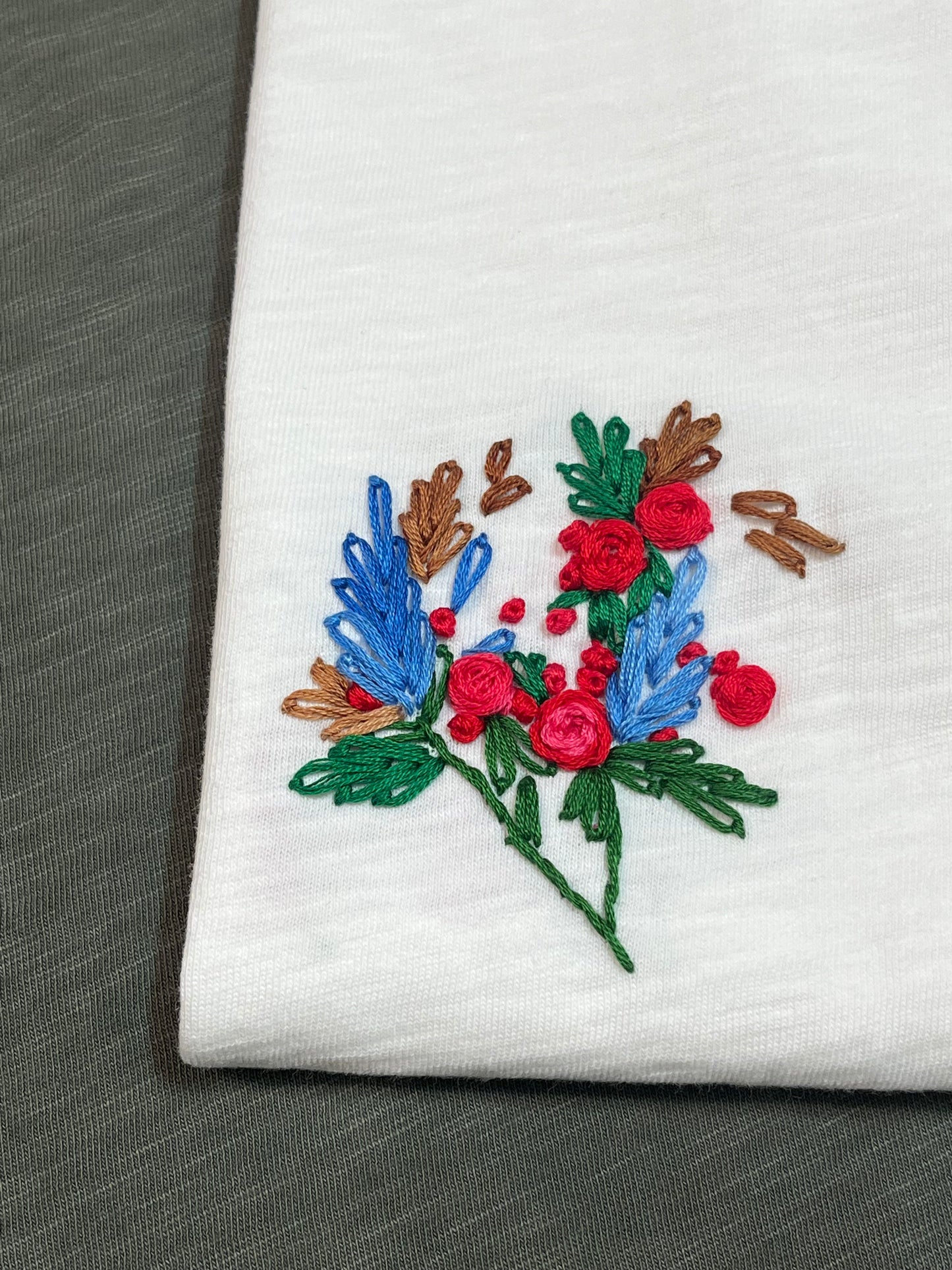 Journey Tee - Lucent White Bouquet