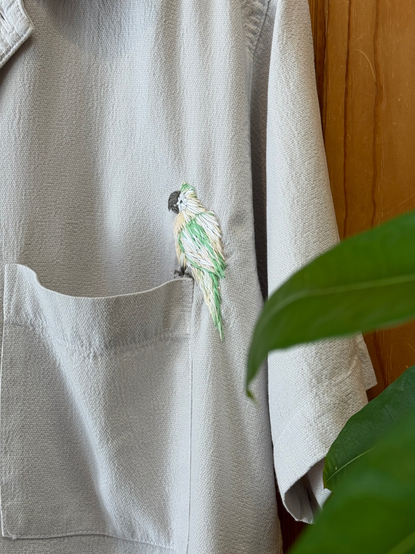 Crinkle S/S - Neutral Neon Macaw