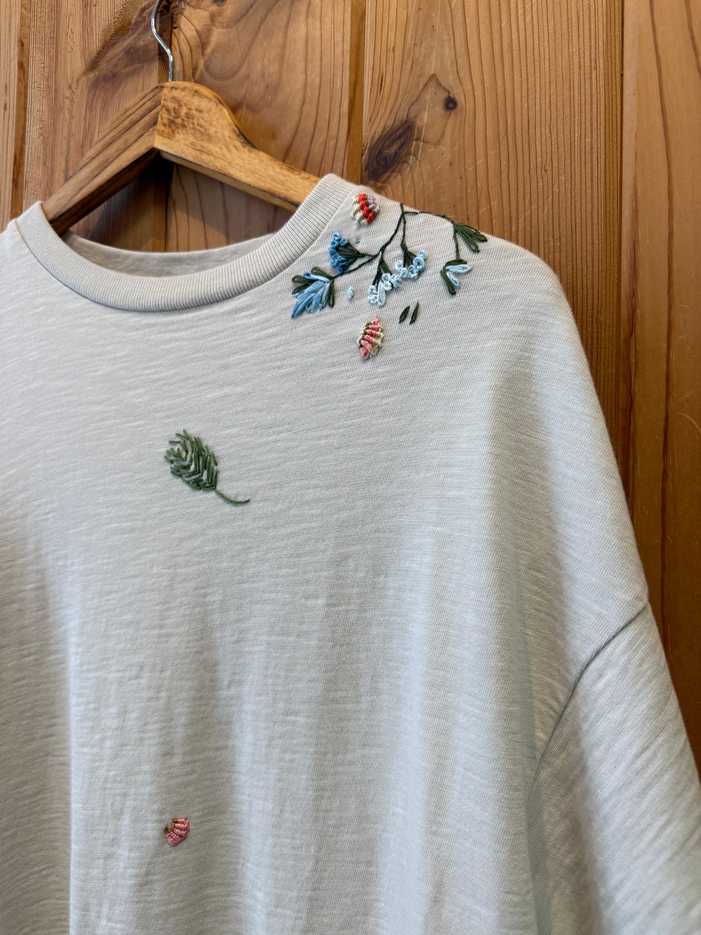 Journey Tee - Scattered Flora