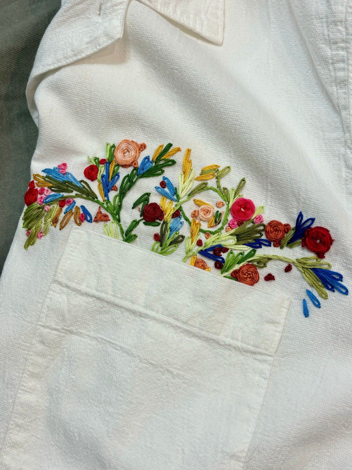 Horizon Crinkle S/S - White Primary Bouquet