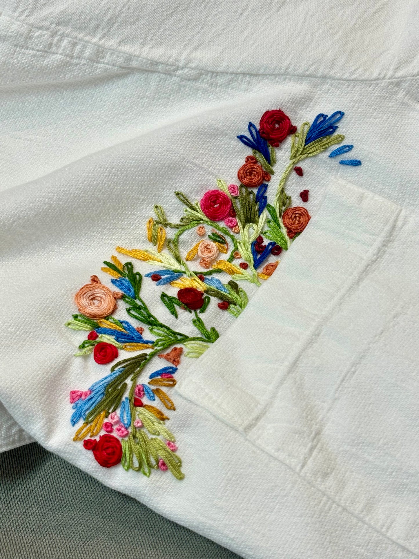 Horizon Crinkle S/S - White Primary Bouquet