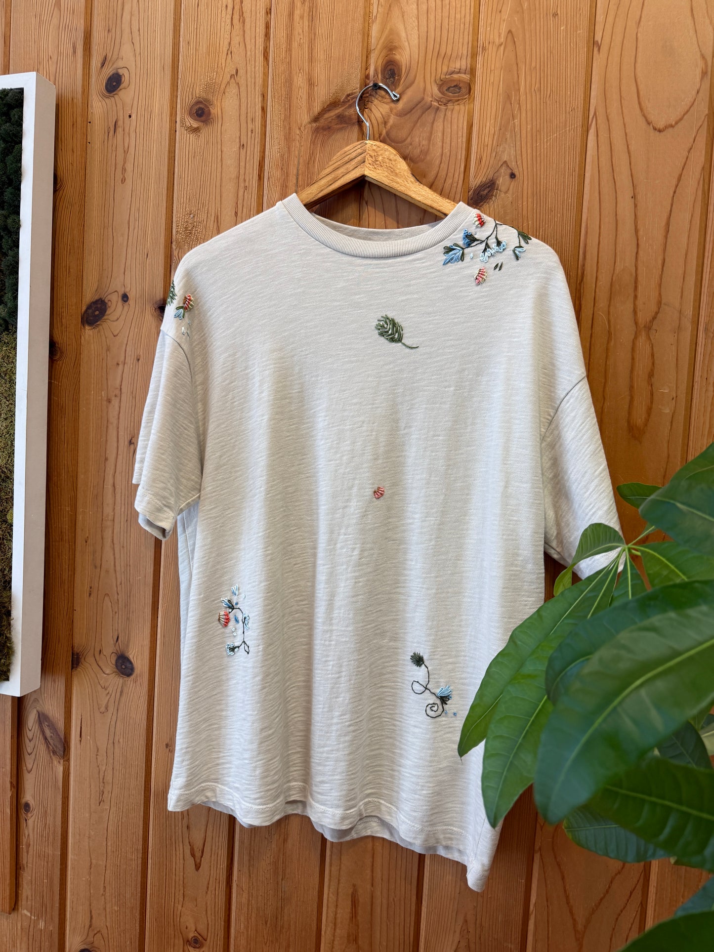 Journey Tee - Scattered Flora